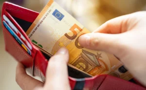 Voucher 500 ευρώ σε γονείς, παππούδες και γιαγιάδες – Αίτηση μέσω taxisnet