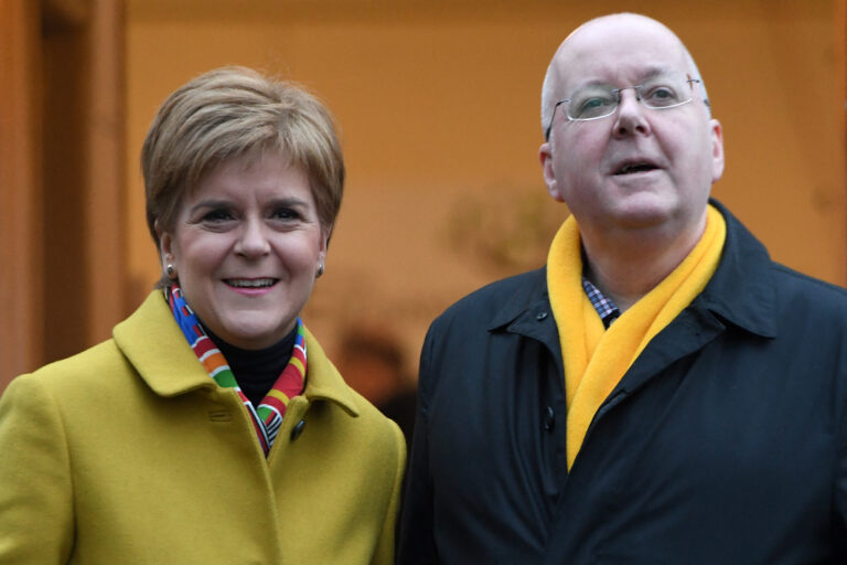 Χειροπέδες εκ νέου στο σύζυγο της πρώην Σκωτσέζας Πρωθυπουργού