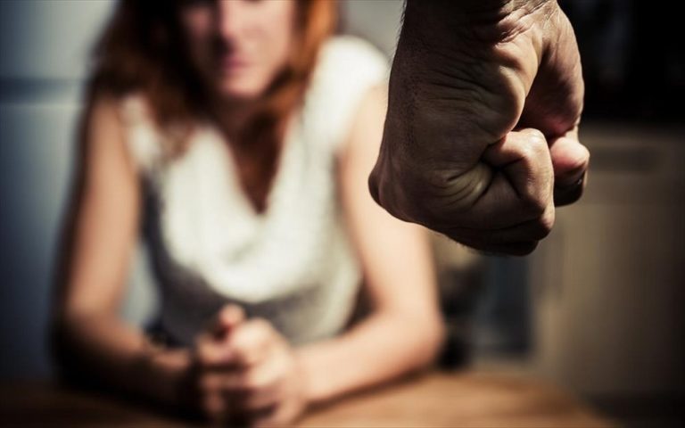 Σοκάρουν οι αριθμοί για την ενδοοικογενειακή βία