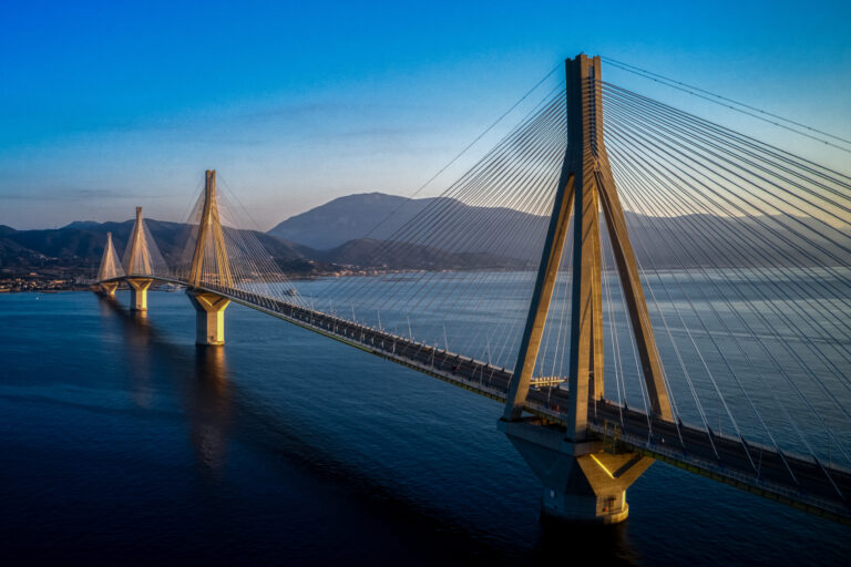 Φωταγώγηση της γέφυρας Ρίου-Αντιρίου στα πλαίσια της Ημέρας της Ευρώπης