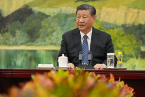 Ο Πρόεδρος της Κίνας αποφασισμένος να συνδράμει για την επίλυση της κρίσης στην Ουκρανία