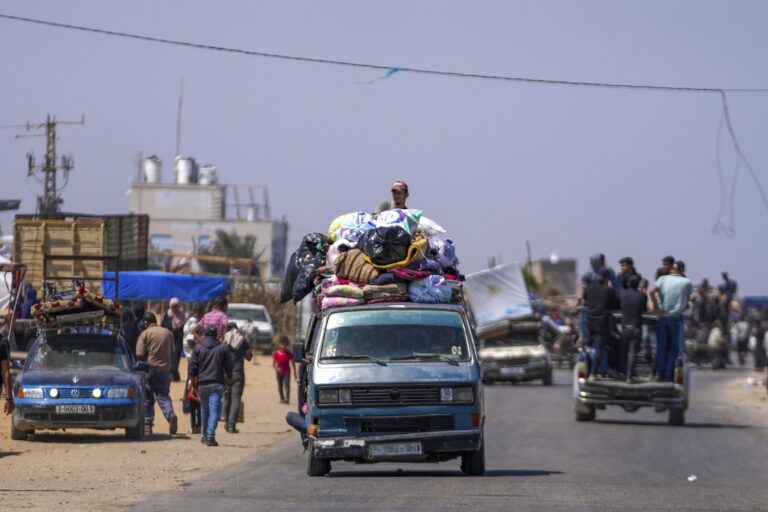 Όπου φύγει φύγει 360.000 περίπου άνθρωποι από την Ράφα σύμφωνα με τον ΟΗΕ