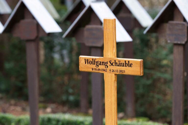 Σοκαριστική ενέργεια στη Γερμανία που βανδάλισαν το μνήμα του Σόιμπλε