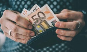 Ελάχιστο Εγγυημένο Εισόδημα: Πολλά τα χρήματα – Ποιοι παίρνουν 400 εκ. ευρώ