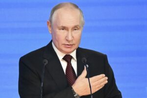 Ο  Βλάντιμιρ Πούτιν συνεχίζει στη λογική των απειλών