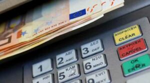 «Βρέχει» χρήματα στα ATM από Δευτέρα 3/6 – Ποιοι θα πληρωθούν