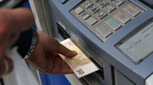 Βγήκαν πληρωμές από e-ΕΦΚΑ, ΔΥΠΑ – Από σήμερα 19/5 στα ATM